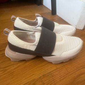 Size 8.5 women sorel sneakers